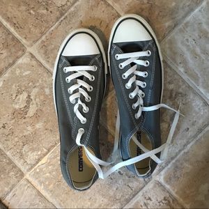Converse mens shoes like new condition
